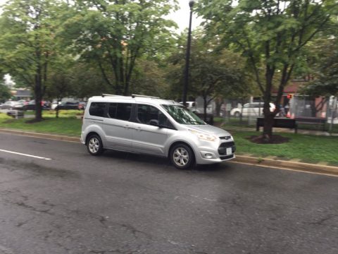 История: невидимка за рулем Ford перепугал пригород Вашингтона