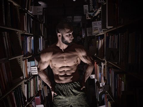 Качки в Публичке: челябинские бодибилдеры пропагандируют чтение
