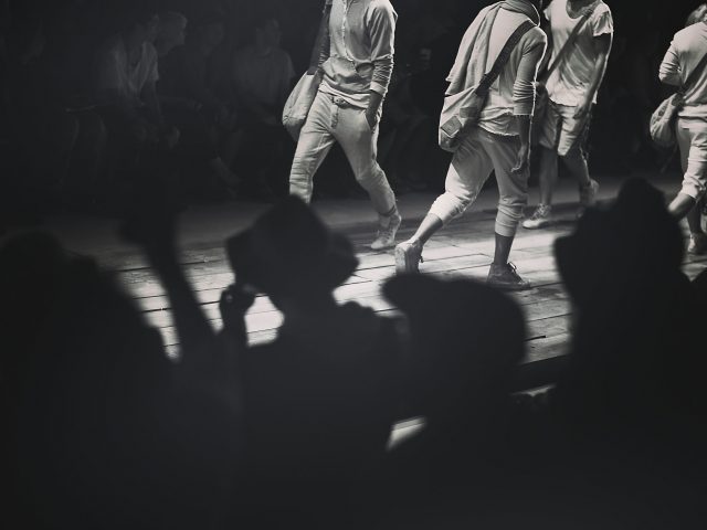 История: в Нью-Йорке 30 манекенщиков устроили уличную драку