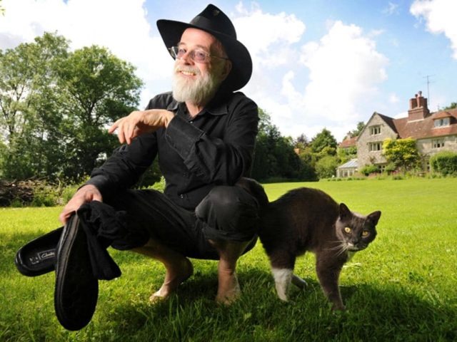 Последняя книга Терри Пратчетта вышла на русском