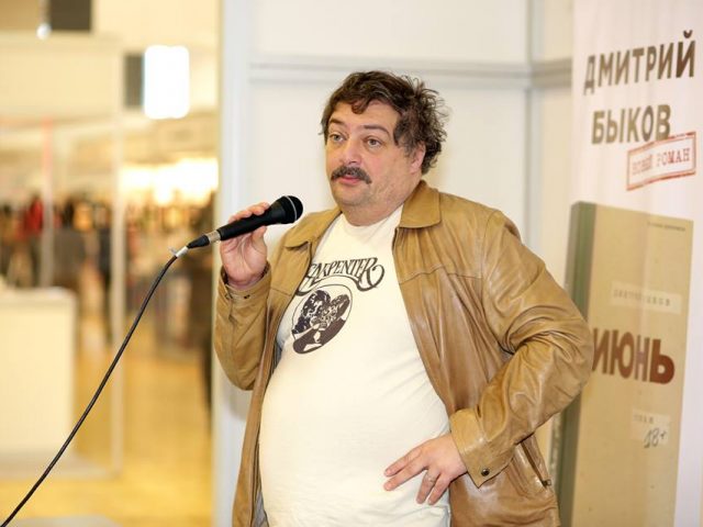 «Книжный кутеж»: в Москве пройдет литературный вечер с Быковым, Драгунским, Улицкой и другими писателями