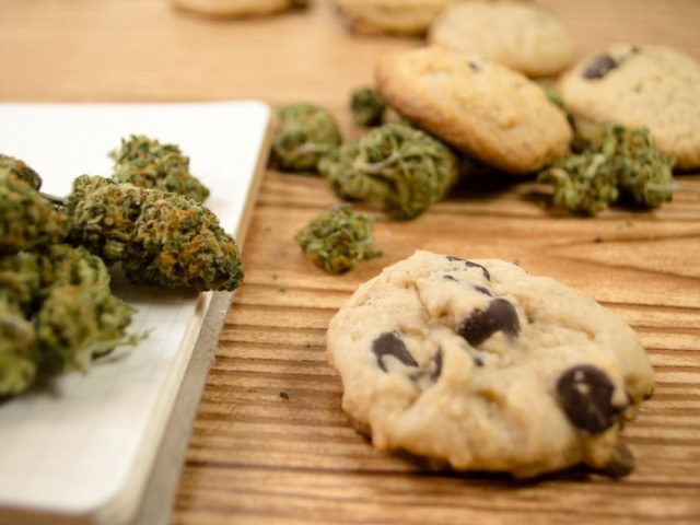 История: в Калифорнии девочка-скаут продала любителям марихуаны 300 упаковок печенья