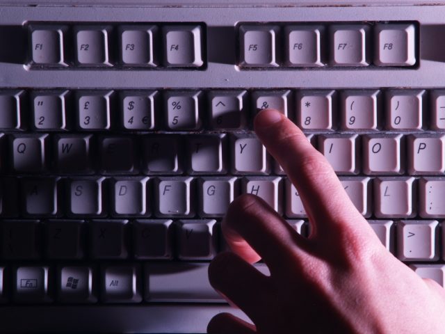 Нейросеть научилась определять пол человека по тому, как он печатает
