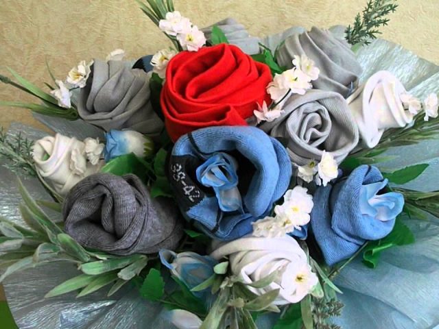 «Букет из носков» и другие подарки, которые россияне дарят друг другу из года в год