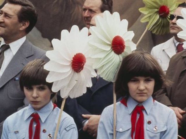 «Не трусь, надень трусы!», лифчики для мальчиков, первые колготки и другие курьезы советского быта