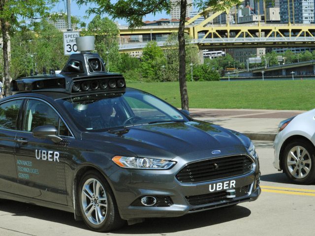 Беспилотный автомобиль Uber впервые сбил человека насмерть