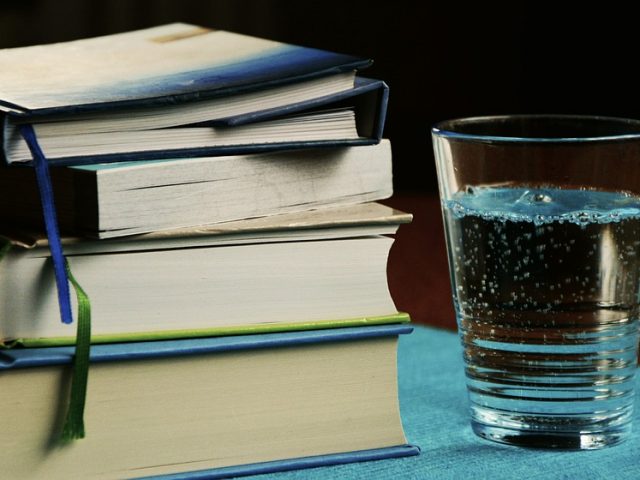 Исследование: сколько воды нужно пить на самом деле