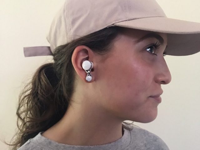 Вещь дня: беспроводные наушники-серьги