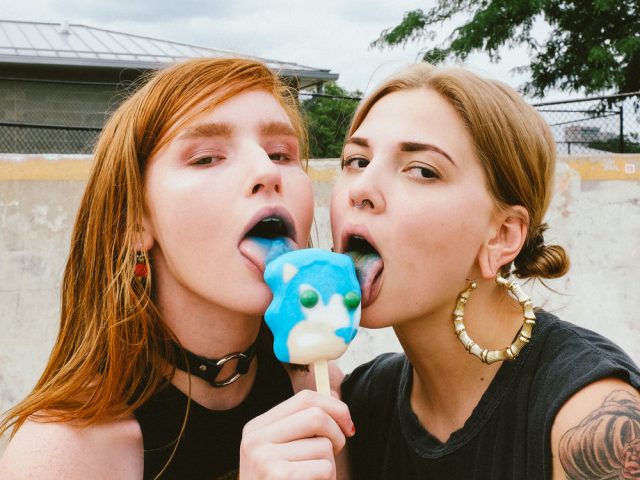 Наглый фрукт: дерзкие и чувственные портреты фотографа-феминистки Кейт Суини