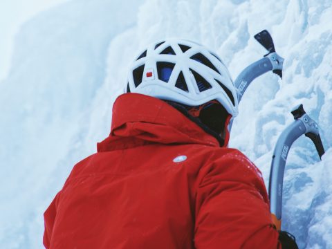 Россияне собрали миллион рублей на спасение альпиниста, застрявшего в горах Пакистана без еды и связи