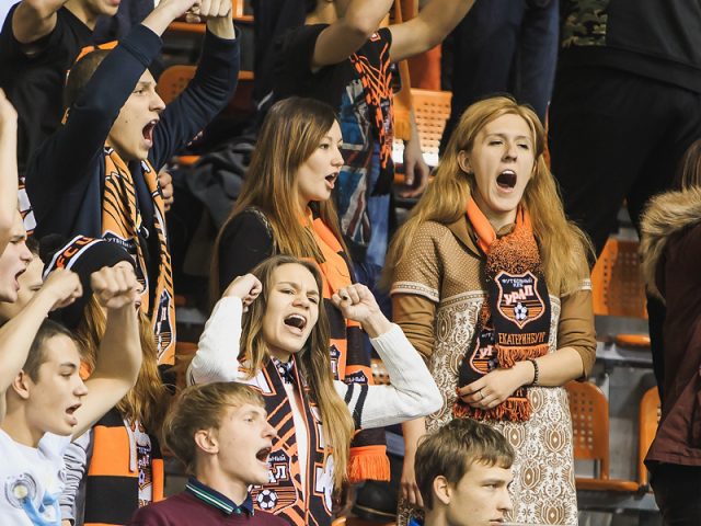 Конкурс: футбольный клуб «Урал» объявил набор в хор болельщиков