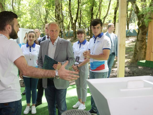 Путин: в соцсетях не хватает позитива