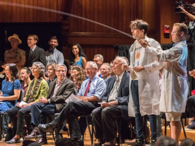 Куклы вуду и каннибальская диета: названы лауреаты Шнобелевской премии-2018