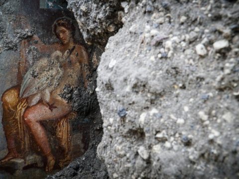 В Помпеях нашли эротическую фреску с Ледой и лебедем