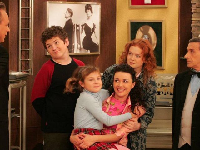 Урок парфюмерии, выставка зинов и ментальные границы России: куда сходить в Москве этим вечером