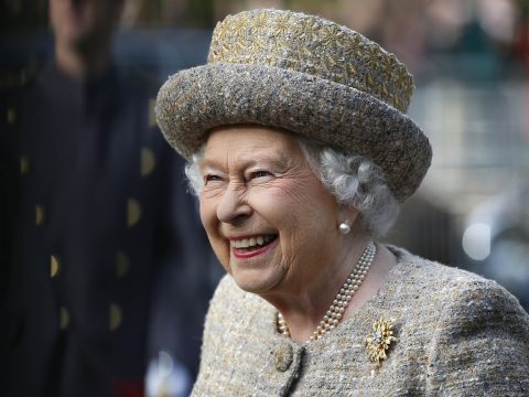 Школьник из Орска попросил автограф у королевы Англии. И она прислала!