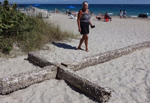 Божественное вмешательство! На пляж во Флориде выбросило шестиметровый крест