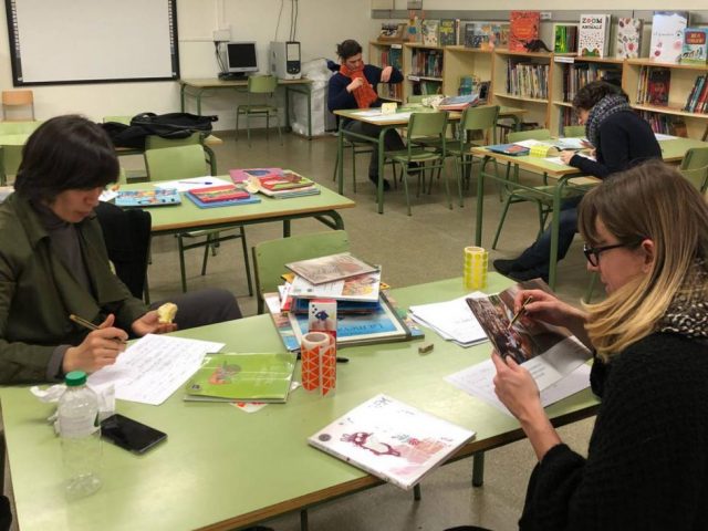 Из школьной библиотеки в Барселоне убрали «Красную шапочку» и «Спящую красавицу» — сказки обвинили в сексизме