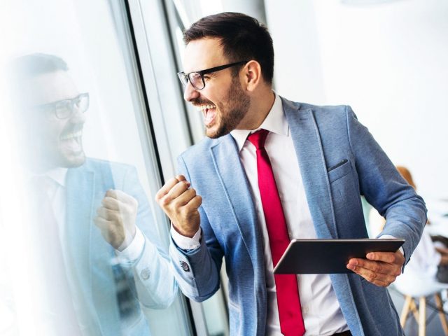 Исследование: чем богаче человек, тем больше он себя переоценивает