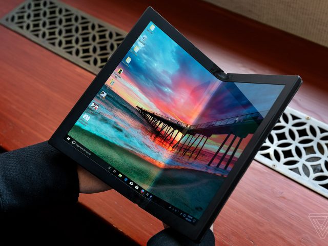 Lenovo представила первый ноутбук со сгибаемым экраном