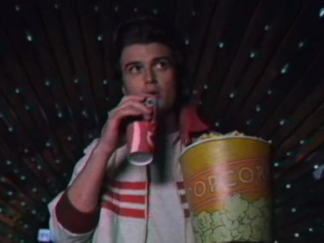 Coca-Cola возобновит продажи New Coke в честь сериала «Очень странные дела»