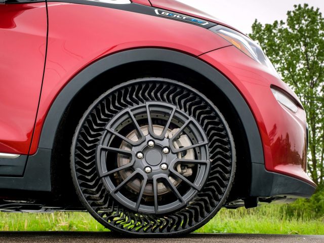 Michelin и General Motors начнут выпускать шины без воздуха