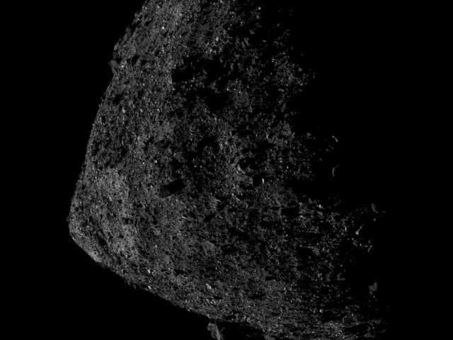 Аппарат NASA сфотографировал астероид Бенну с рекордного расстояния 
