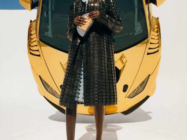Суперкар и невесомость. Bottega Veneta запустил рекламную кампанию новой коллекции