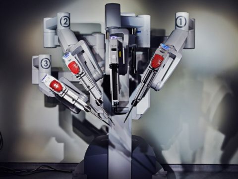 Операцию на сердце впервые провели через интернет