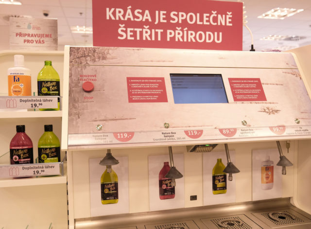В Чехии начали продавать разливные шампуни и гели для душа