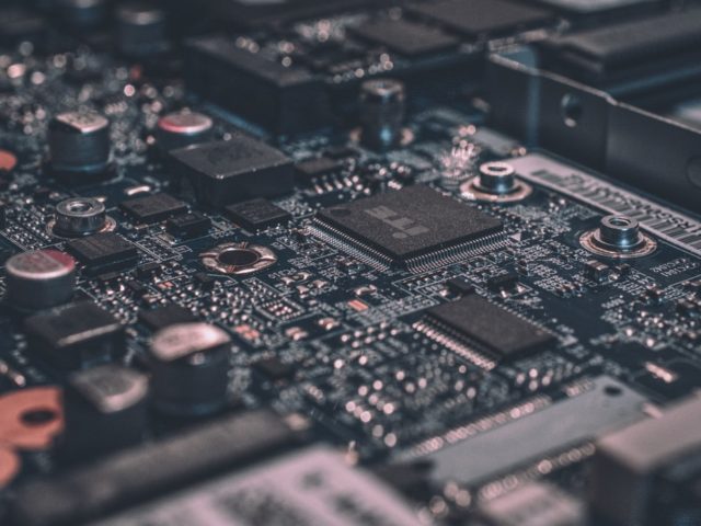 125 тыс. рублей способным школьникам: как получить и на что можно потратить гранты за достижения в сфере IT