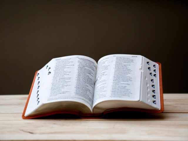 Словарь Merriam-Webster обновит определение слова «расизм»
