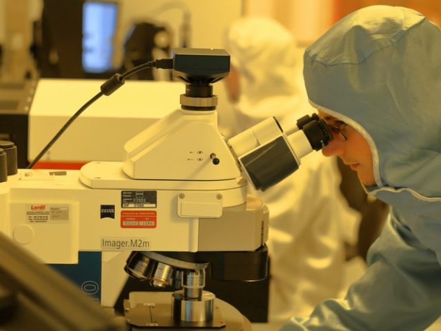 Осенью в России начнется массовая вакцинация от коронавируса — она будет бесплатной для всех