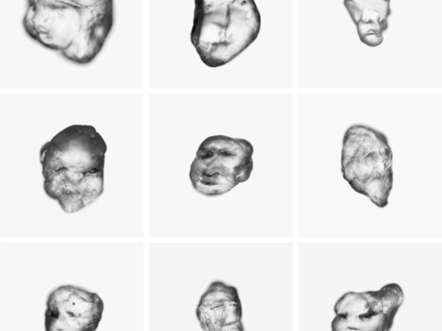 Инсталляция дня: компьютер ищет песчинки, похожие на человеческие лица