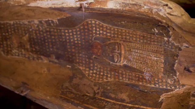 В Египте нашли 100 саркофагов, которые пролежали нетронутыми 2500 лет