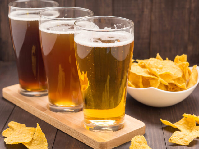 В Великобритании начнут делать удобрения из пива и чипсов