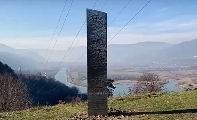 В Румынии нашли «монолит», похожий на обелиск из Юты. Он появился так же загадочно