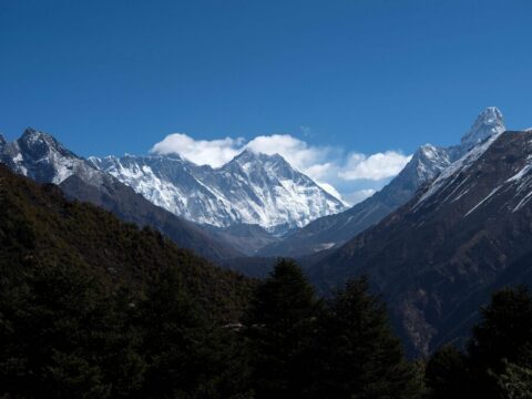 Два индийца соврали о подъеме на Эверест и подделали фото. Теперь им хотят запретить восхождения в Непале