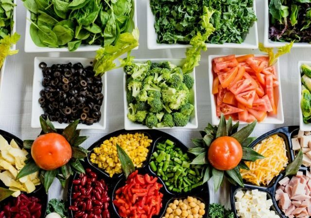 Исследование: в мире ежегодно выбрасывается миллиард тонн продуктов питания