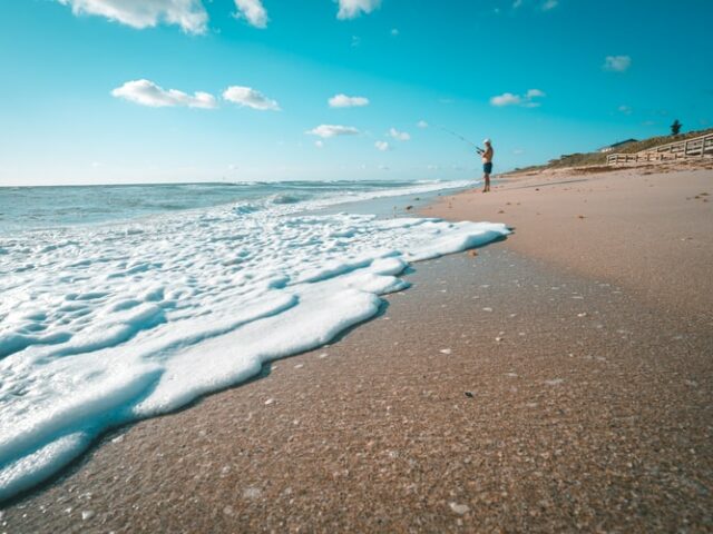 Американец гулял по пляжу и нашел партию кокаина на $1,5 миллиона