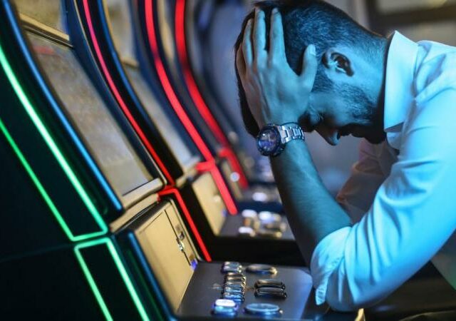 Препарат Pfizer вызвал у страдающего от болезни Паркинсона итальянца гиперсексуальность и тягу к азартным играм
