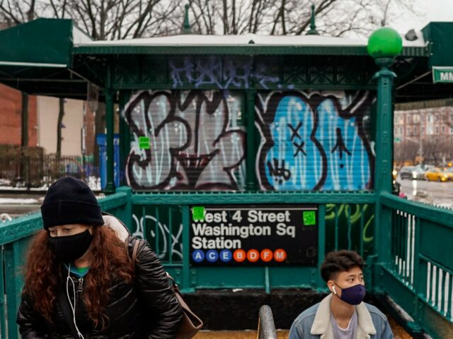В Нью-Йорке пункты вакцинации откроют на станциях метро