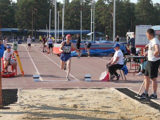 Пенсионер из Челябинска в 80 лет установил рекорд России по легкой атлетике