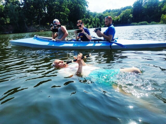 Украинец установил рекорд страны: он плыл на спине и одновременно играл на флейте