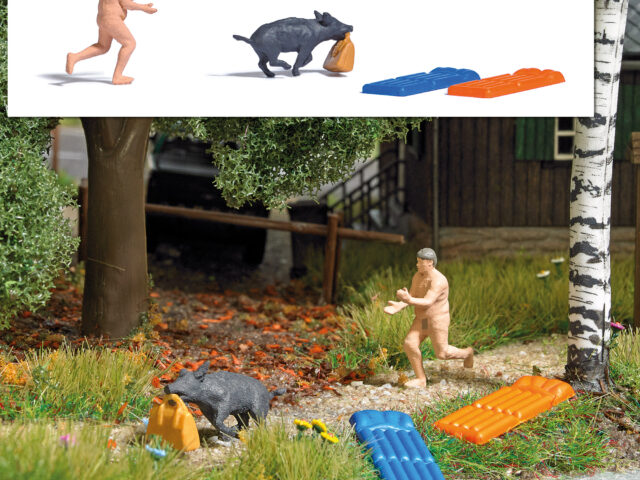 В Германии выпустили набор фигурок в честь нудиста, устроившего погоню за кабаном-клептоманом