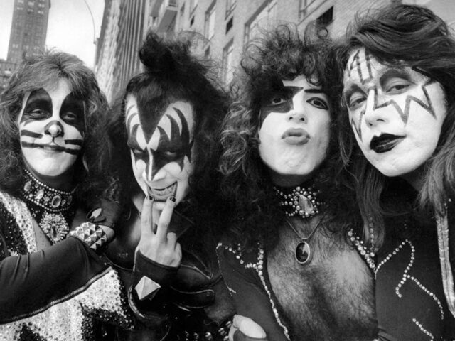 Почему «KISS встречают привидение парка» — самый важный философский фильм