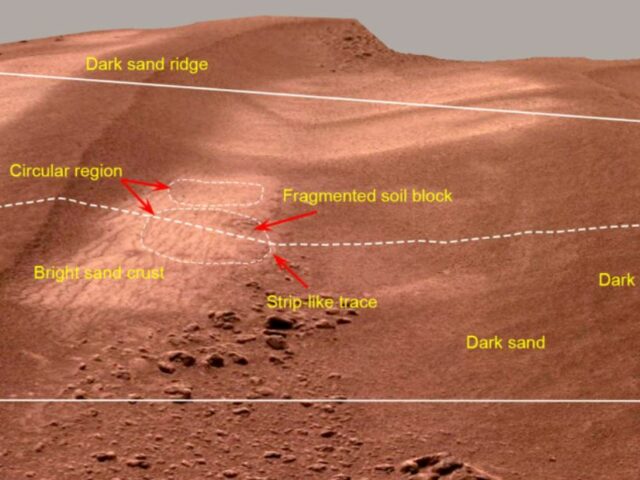 Китайский марсоход нашел, где текли потоки соленой воды