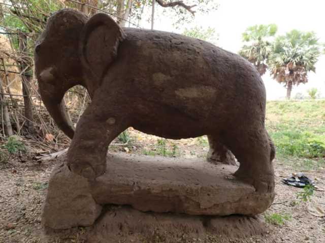 В Индии нашли древнюю скульптуру слона. Ей 2300 лет