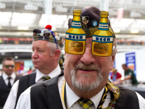 Ученые доказали, что эффект «пивных очков» не делает людей более привлекательными