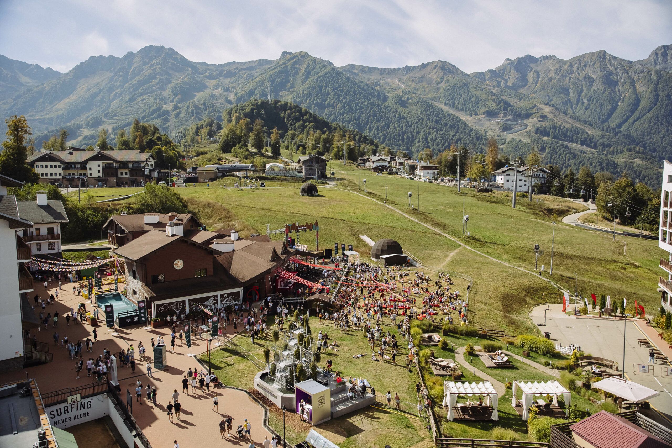 Uphill-велогонка, световое шоу и сет у водопадов: как прошел фестиваль New Star Weekend